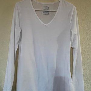 Time and Tru, size small, v-neck tee, white